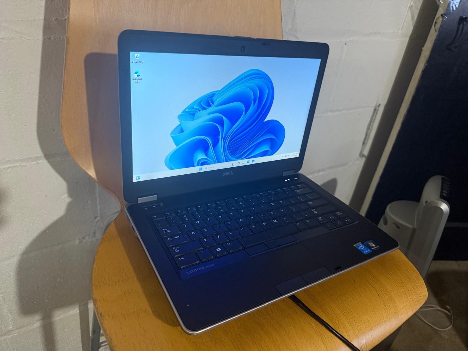 Dell Latitude E6440 Core i7-4610M 3.00GHz 8GB RAM 128GB SSD Win 11 Pro WEBCAM