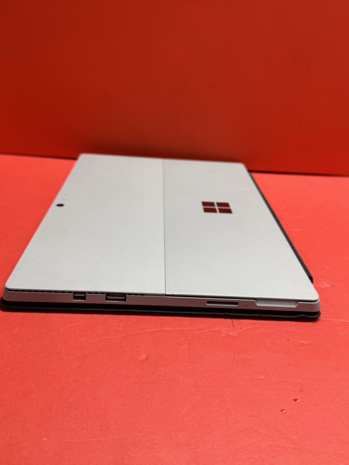 Microsoft Surface Pro 4 13″ 6th i5-2.30GHz 4GB RAM 128GB Windows 11pro