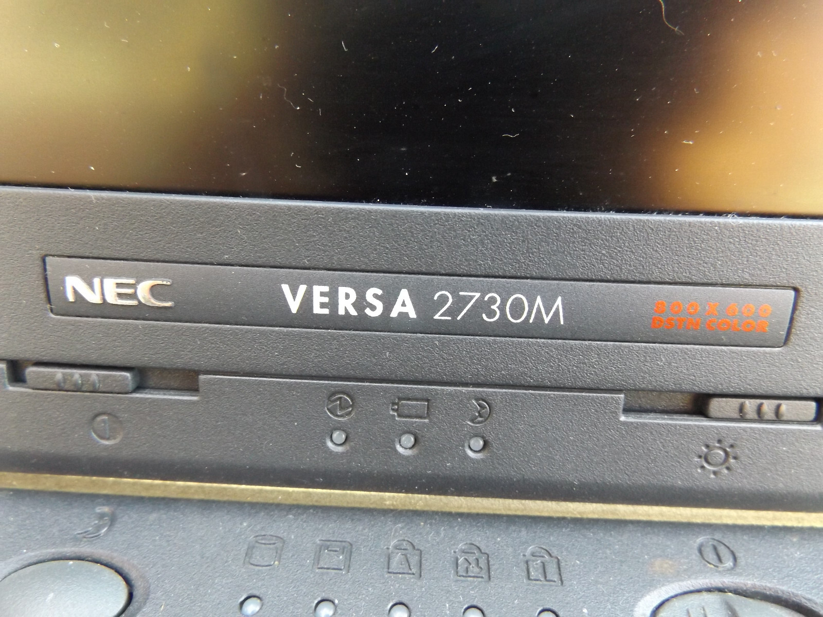 Vintage NEC Versa 2730M Laptop Intel Pentium 133MHz MMX CPU, CD-ROM, 3.5″ Floppy