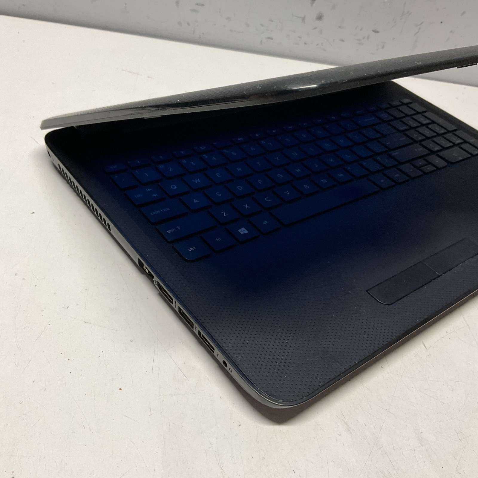HP Laptop 15-ac121dx Intel i3-5010U 2.10GHz 6GB 1TB HDD Windows 10 Pro
