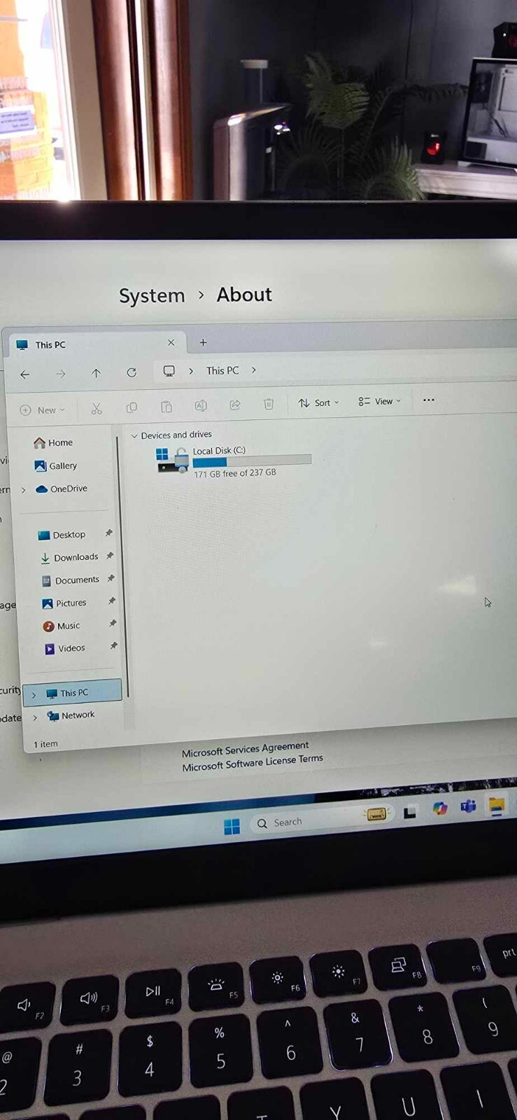 Dell Inspiron 15.6 laptop Touchscreen Backlit Ryzen 5 8G Ram 256GSSD Win 11 Home