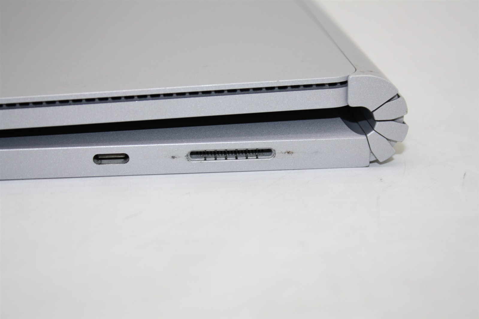 15.6″Microsoft Surface Book 2 1793 i7-8650U 1.90GHz RAM 16GB NVMe 512GB