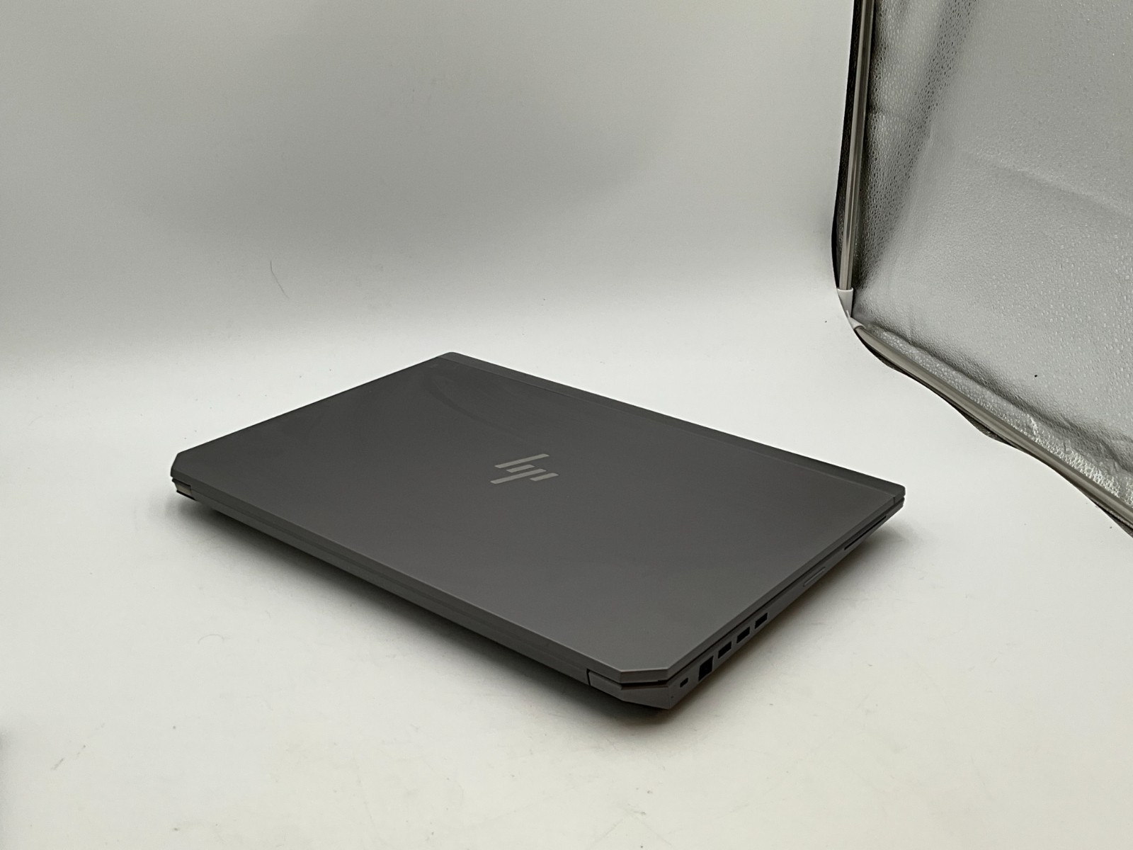 HP ZBook 17 G5 5JQ94US i7-8850H 2.60g 32GB 1tb/512 Win11 laptop 5CD9165YXT