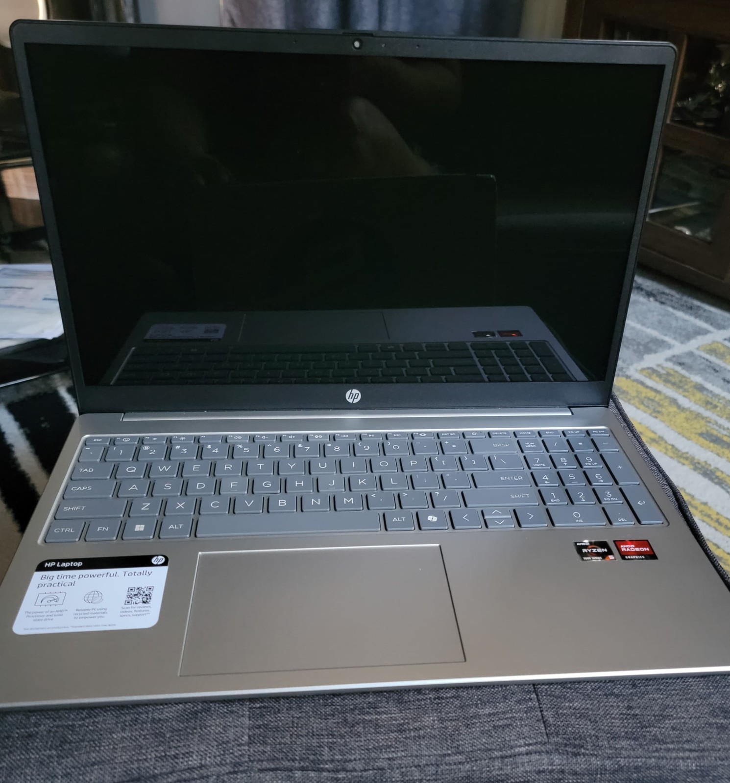 HP 15.6″ TouchScreen Laptop amd Ryzen 5 700 series/ 16GM RAM / 256GB SSD Silver
