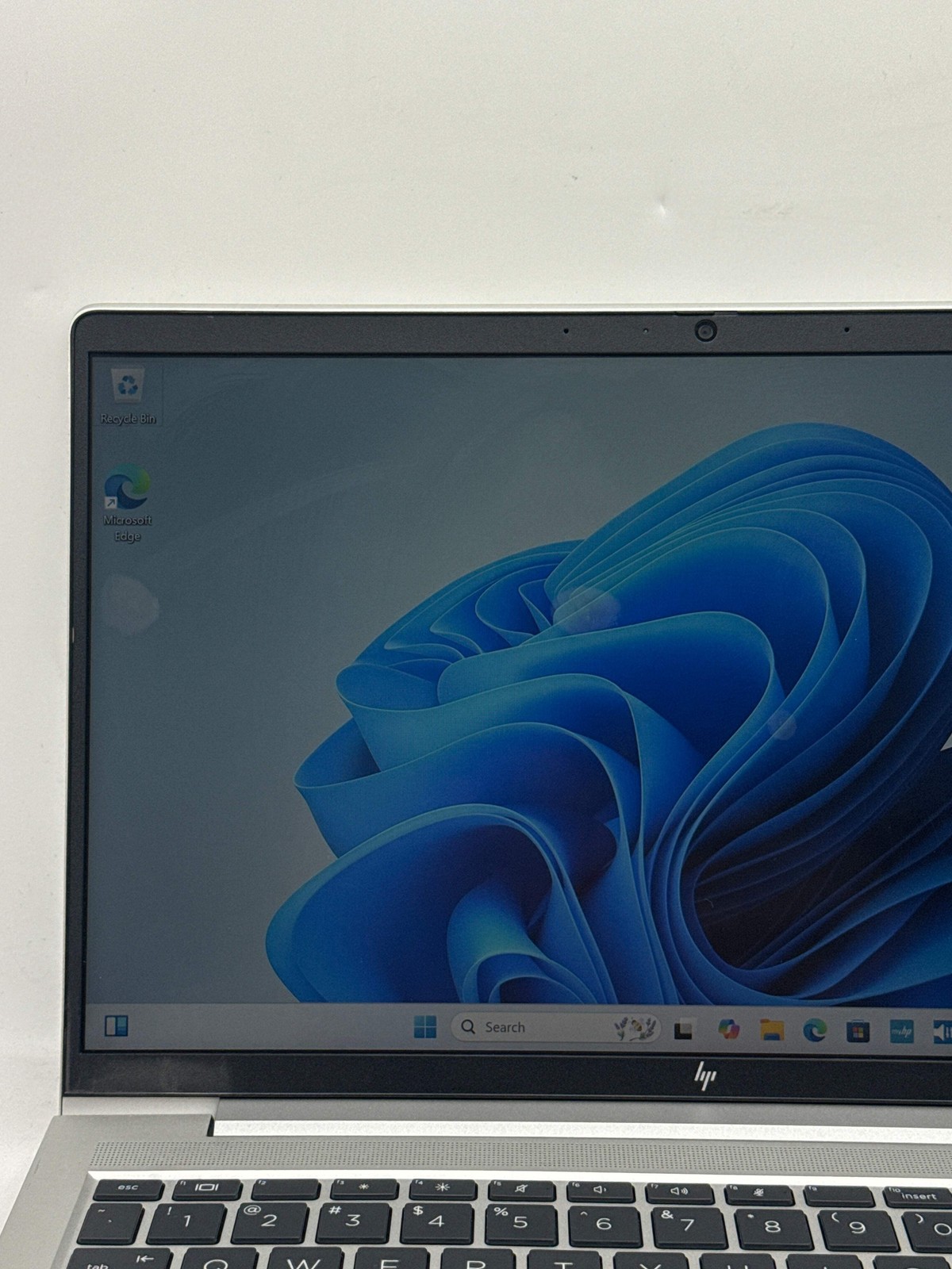 HP EliteBook 640 G10 14.0″ Touch Core i5-1335U 256GB SSD 8GB RAM- Screen Marks