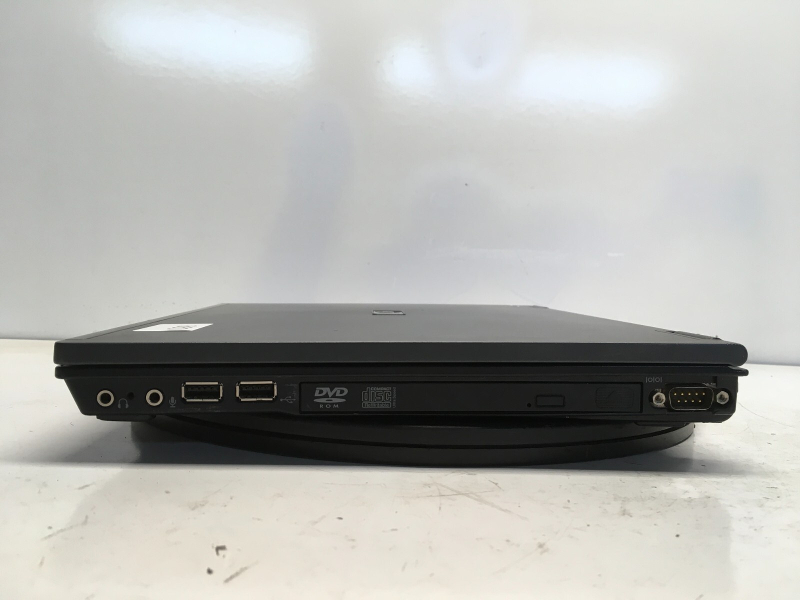 Compaq NC6220 Intel Pentium M 2GHz 2 GB NO HDD – Dim Screen