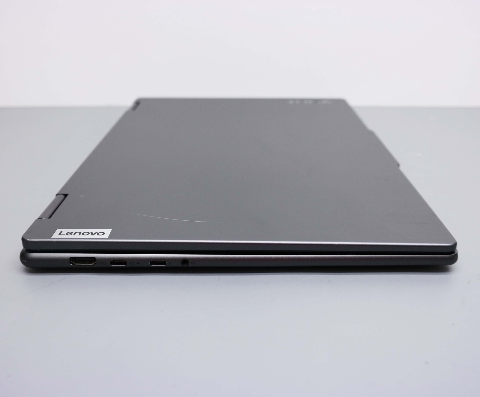 Lenovo Yoga 7i 82YN0001US 16″ i5-1335U 8GB RAM 512GB SSD READ