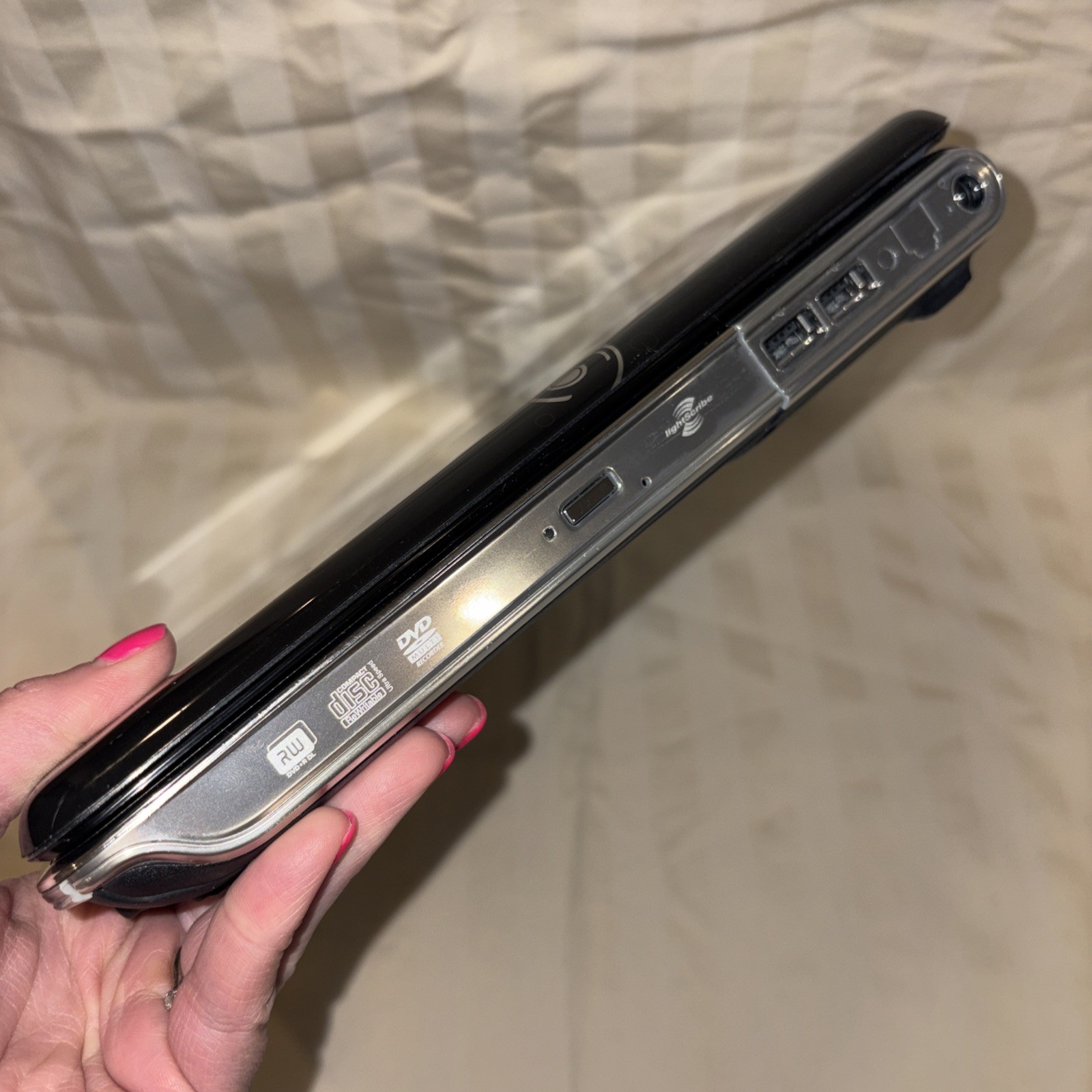 HP Pavilion DV4T-1400 14″ Notebook – Dual Core T4200 2.0 GHz, 4 GB, no hdd