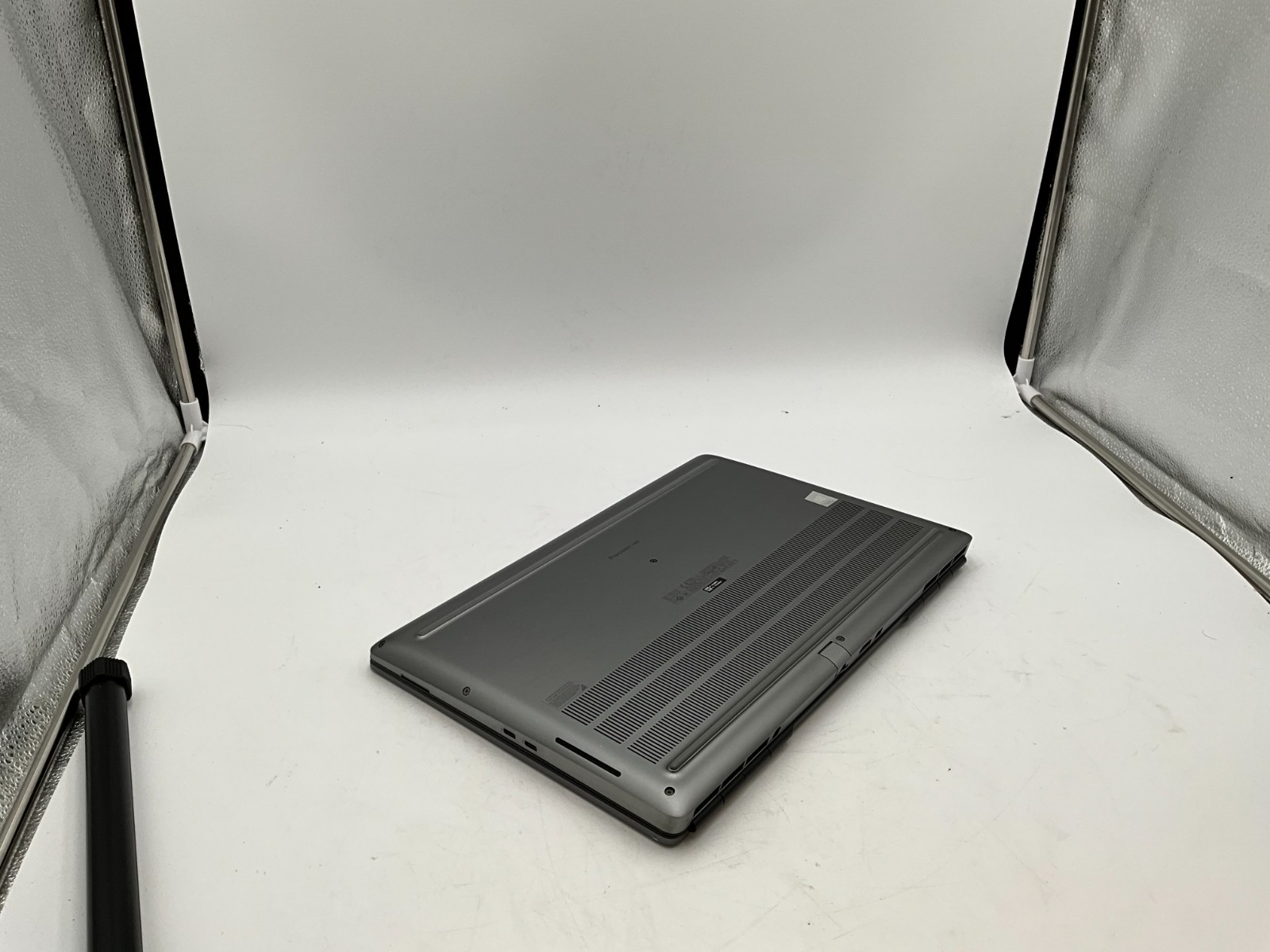 DELL Precision 7560 i7-11850H 2.50g 32GB 1TB T1200 15.6″ WIN11 *READ* 88LM6M3