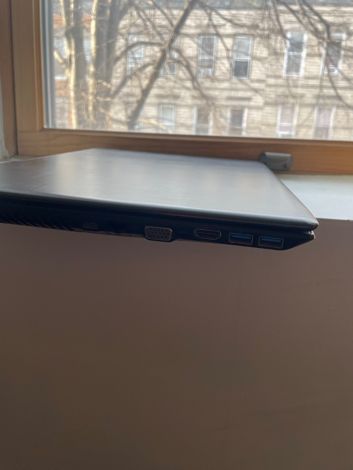 Acer Aspire E5-576 (Intel Core i3 (8th Gen), 6 GB RAM, 1TB Storage)