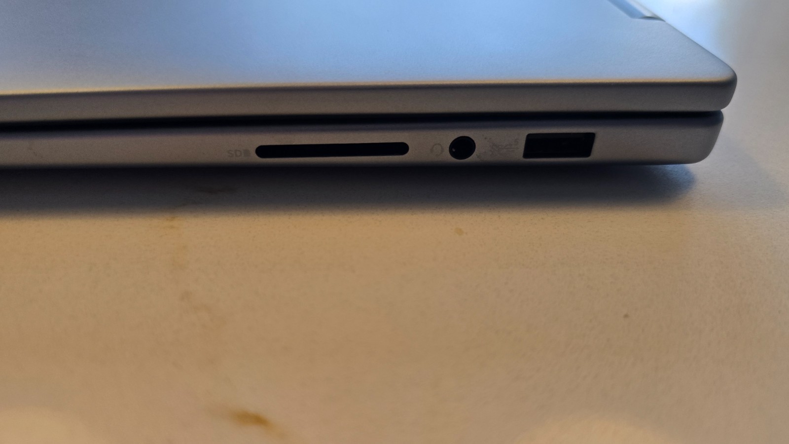 Dell Inspiron 14 7440 2-in-1 14″ FHD+ Touch Intel Core 5 120U 16GB DDR5 RAM 1TB