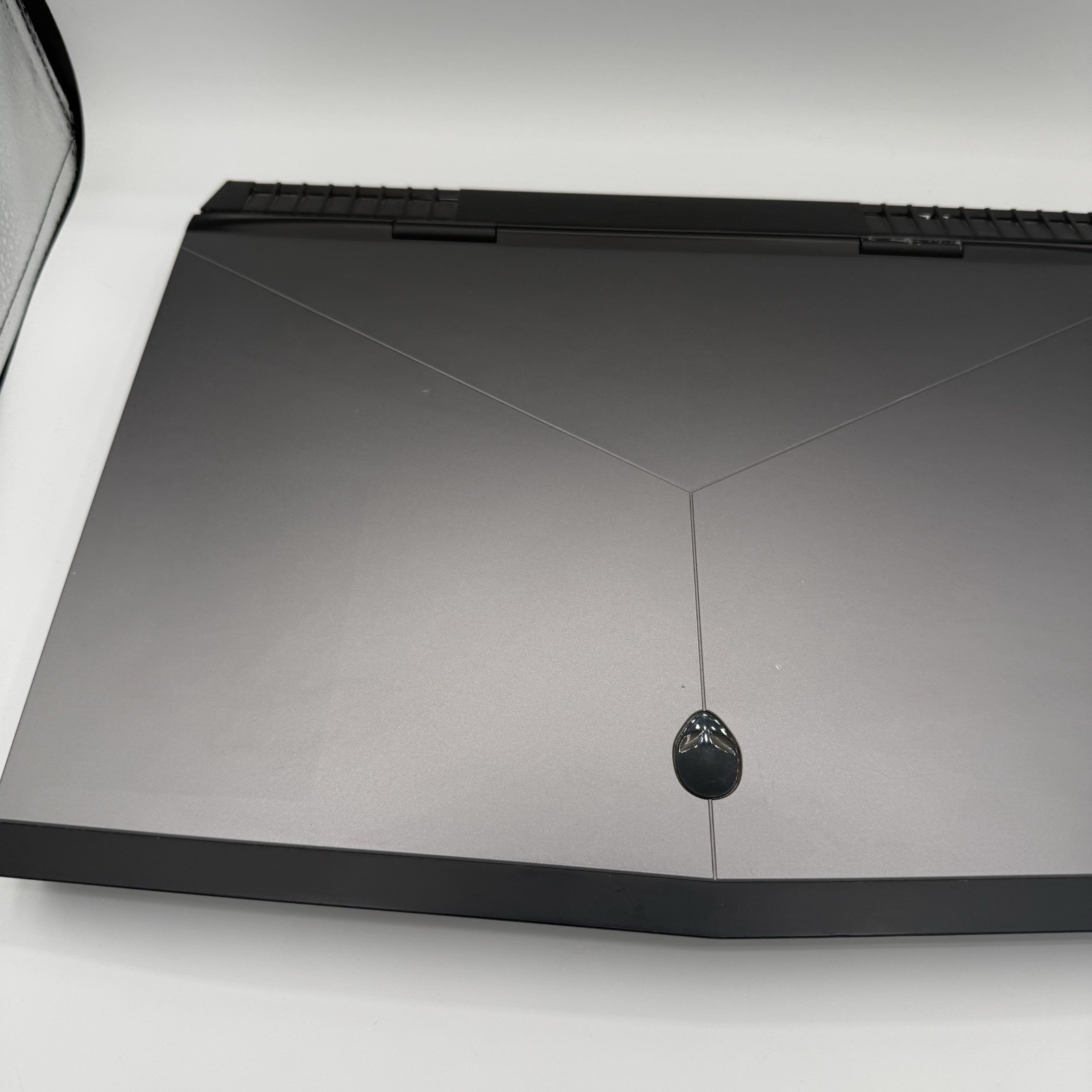 Alienware Dell 17 R4 17-6700HQ 17.3 SSD 1TB HDD 8GB Gaming Laptop Nvidia 1070
