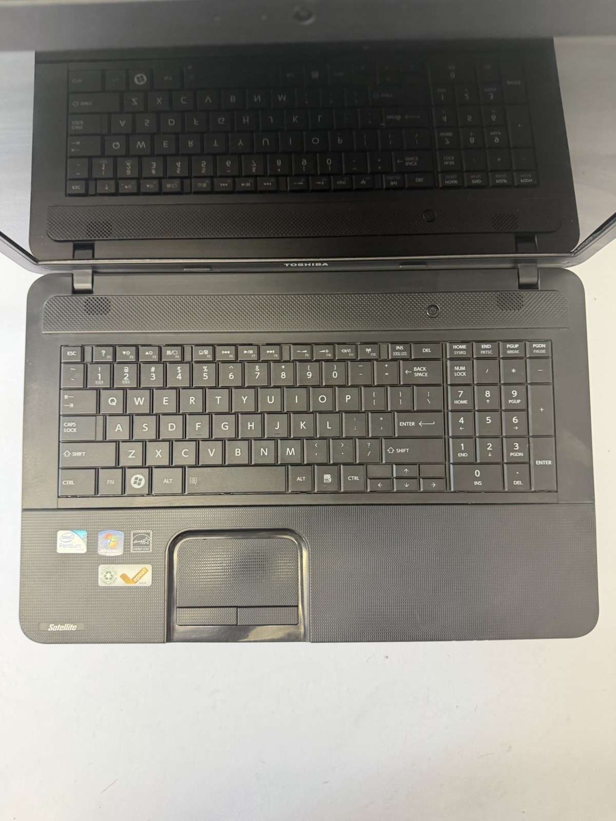 Toshiba Satellite C875-S7205 Laptop – Good Screen – Intel Pentium B970 -Read Des