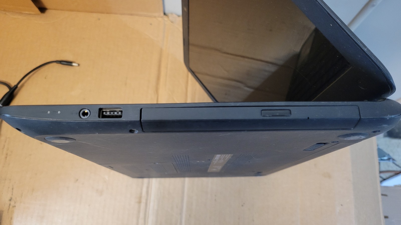 HP 15-F305DX AMD A6-5200 2000MHz 4 GB NO HDD / Charger –For Repair–