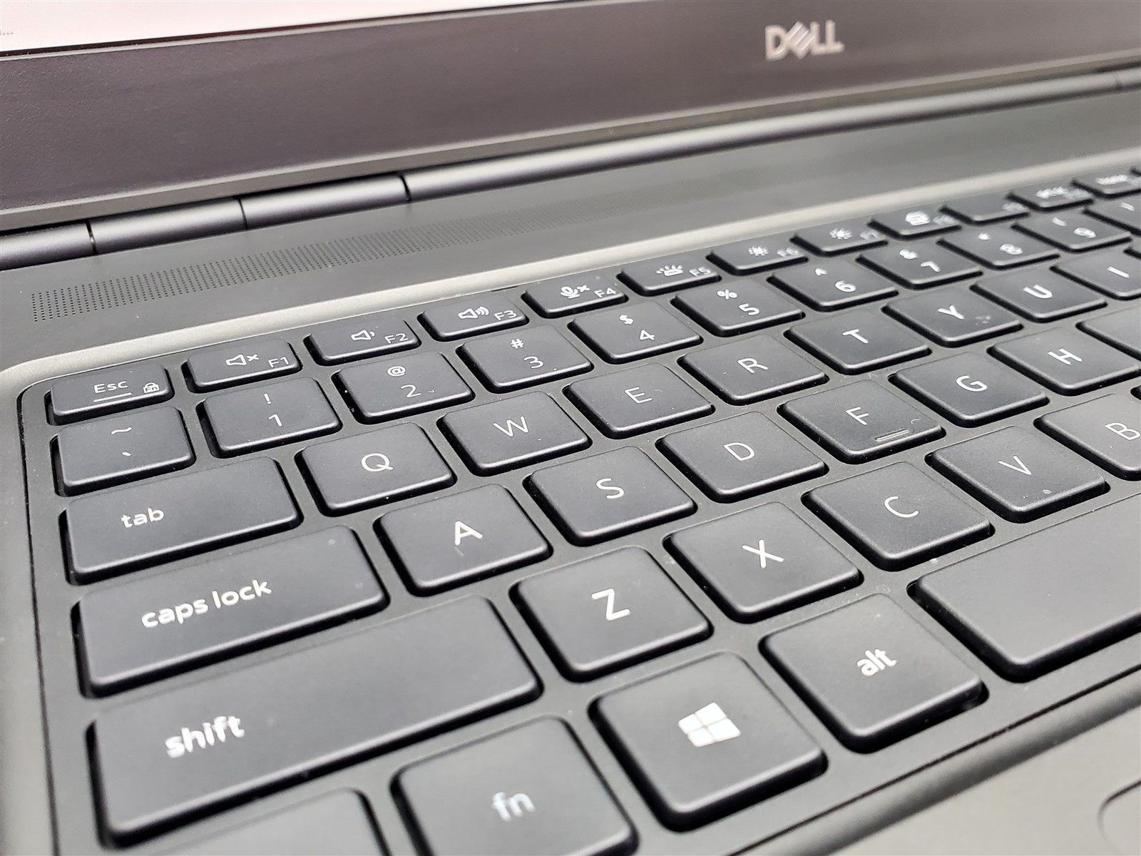 Dell Precision 7750 Xeon W-10855M 2.8-5.1Ghz T1000 24GRam 1TB NVMe Win11P *USB*