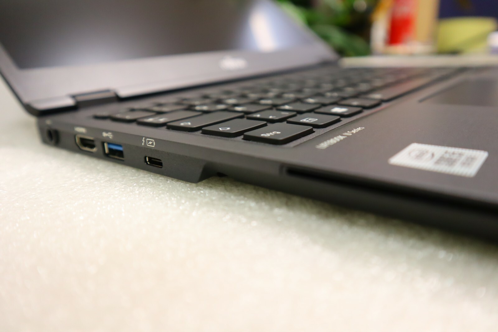 FUJITSU LIFEBOOK U7310 13.3″ FHD VGA LAN 32GB RAM 4TB SSD SD CARD SUBNOTEBOOK