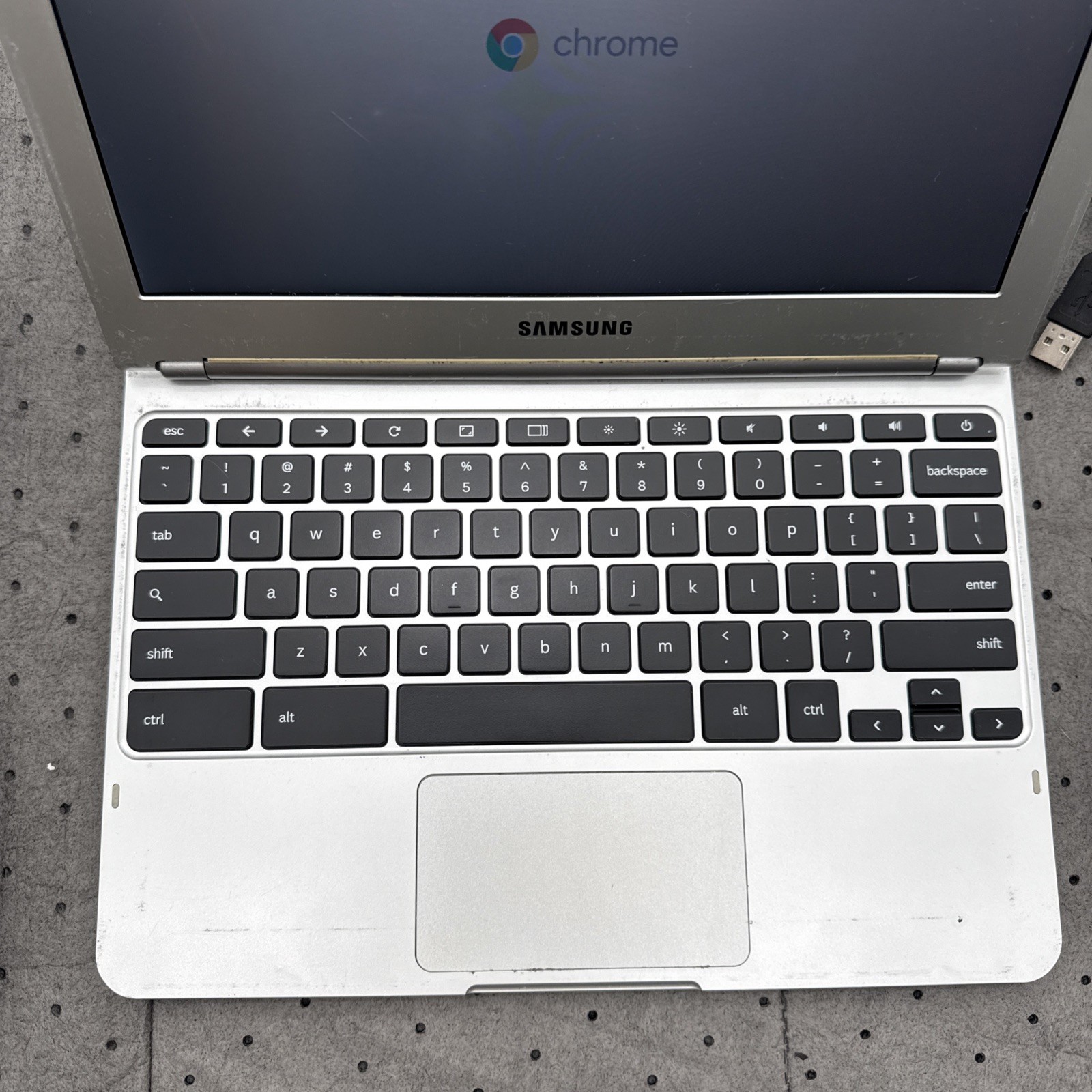 Samsung Laptop Chromebook XE303C12-A01US, Dual-Core 1.7GHz 2GB 16GB + Chrg/Mouse