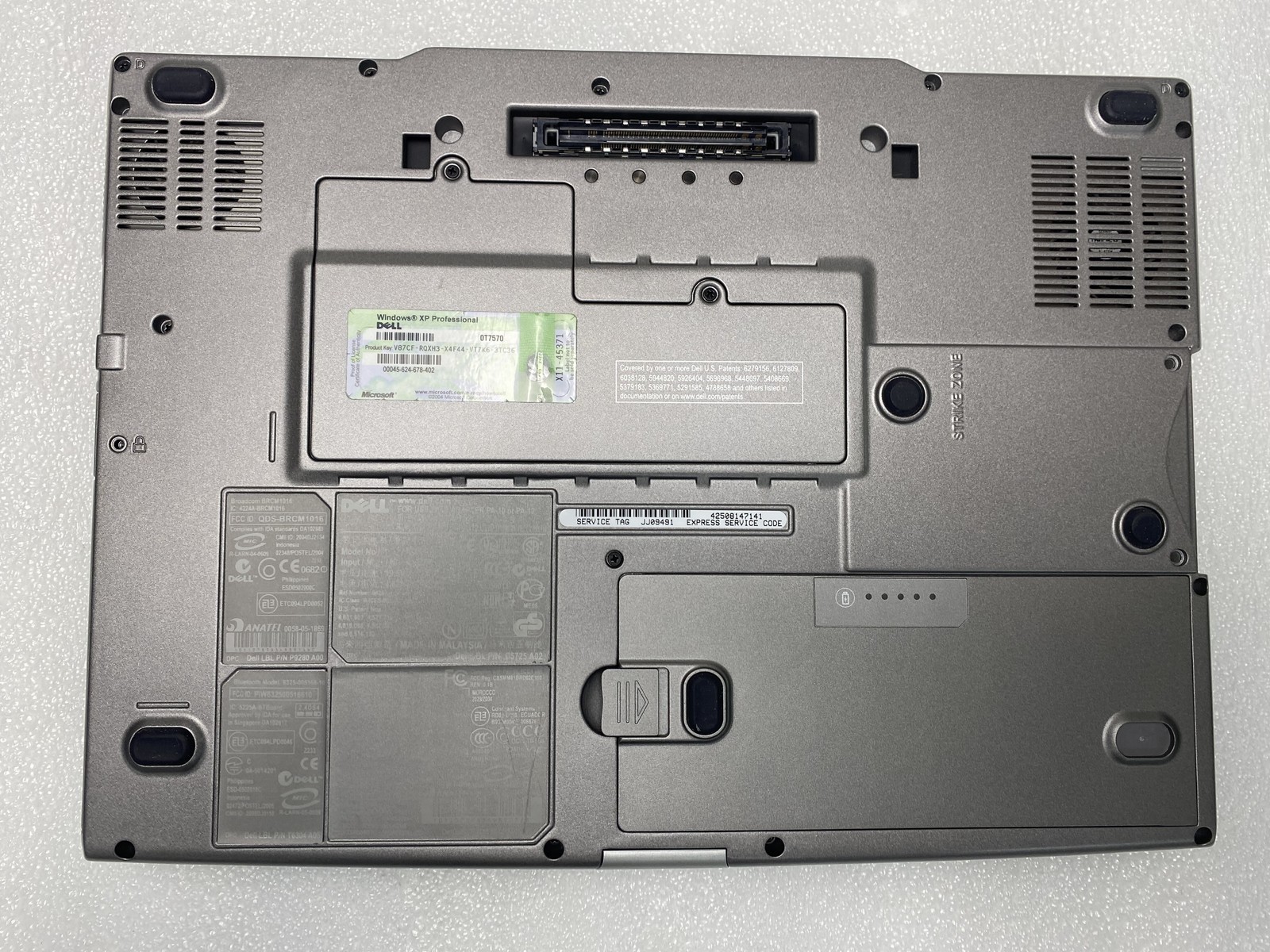 Dell Latitude D810 Intel Pentium M 1.86GHz 1024MB RAM No HDD/OS No BATT