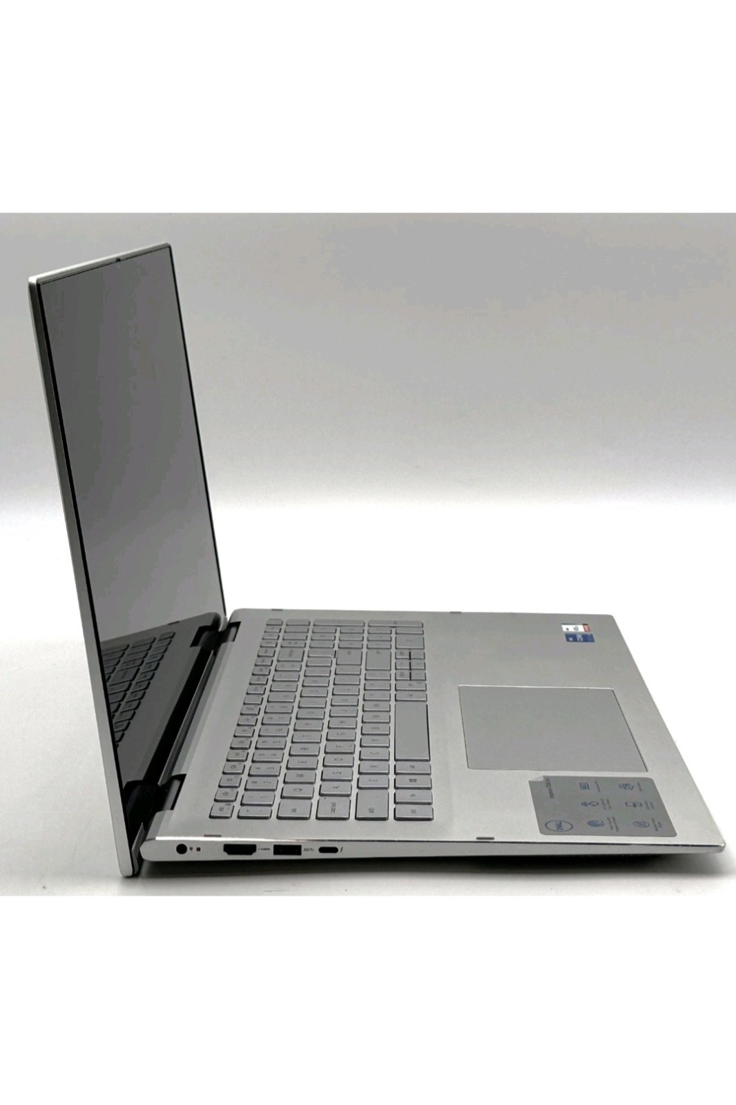 Dell Inspiron 7706 – 17″ – i7-1165G7 – 8GB RAM – 256GB SSD