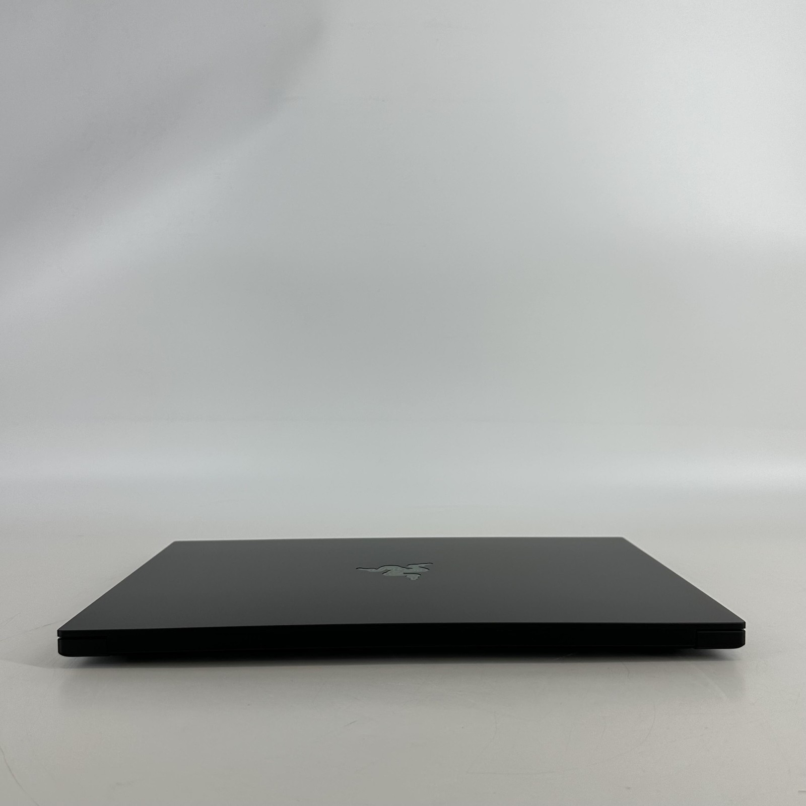 Razer Blade 16 240Hz QHD+ 2.0 GHz Ryzen AI 9 365 32GB 1TB RTX 5070 Ti Excellent