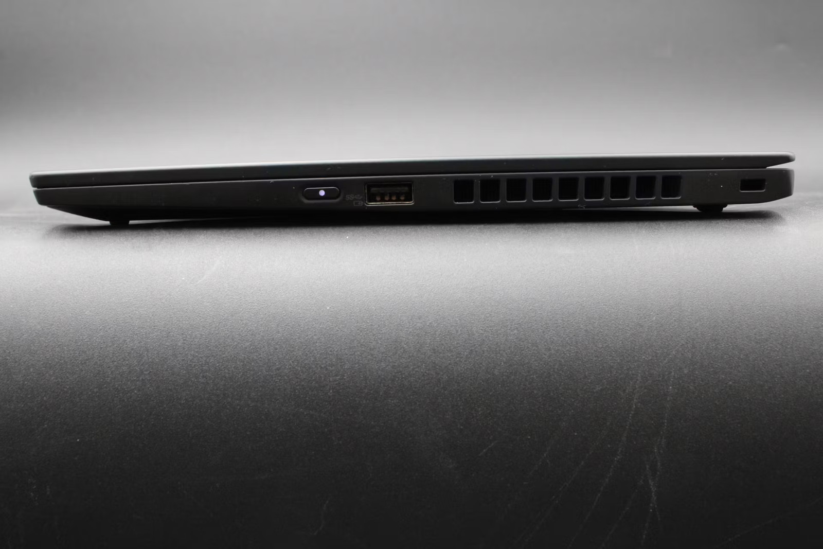 Lenovo ThinkPad X1 Carbon Gen 8 Used 13.9″ (i7-10610U-16GB-512GB NVMe)
