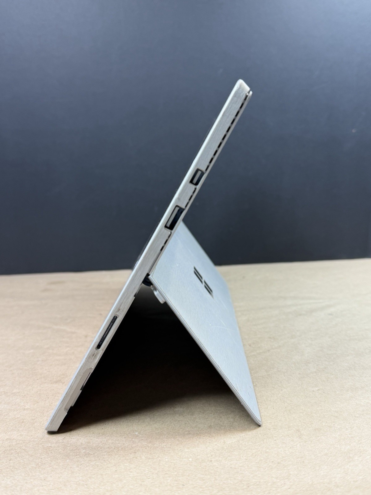 Microsoft Surface 1724 -128GB FOR PARTS REPAIR SHIPS FAST!