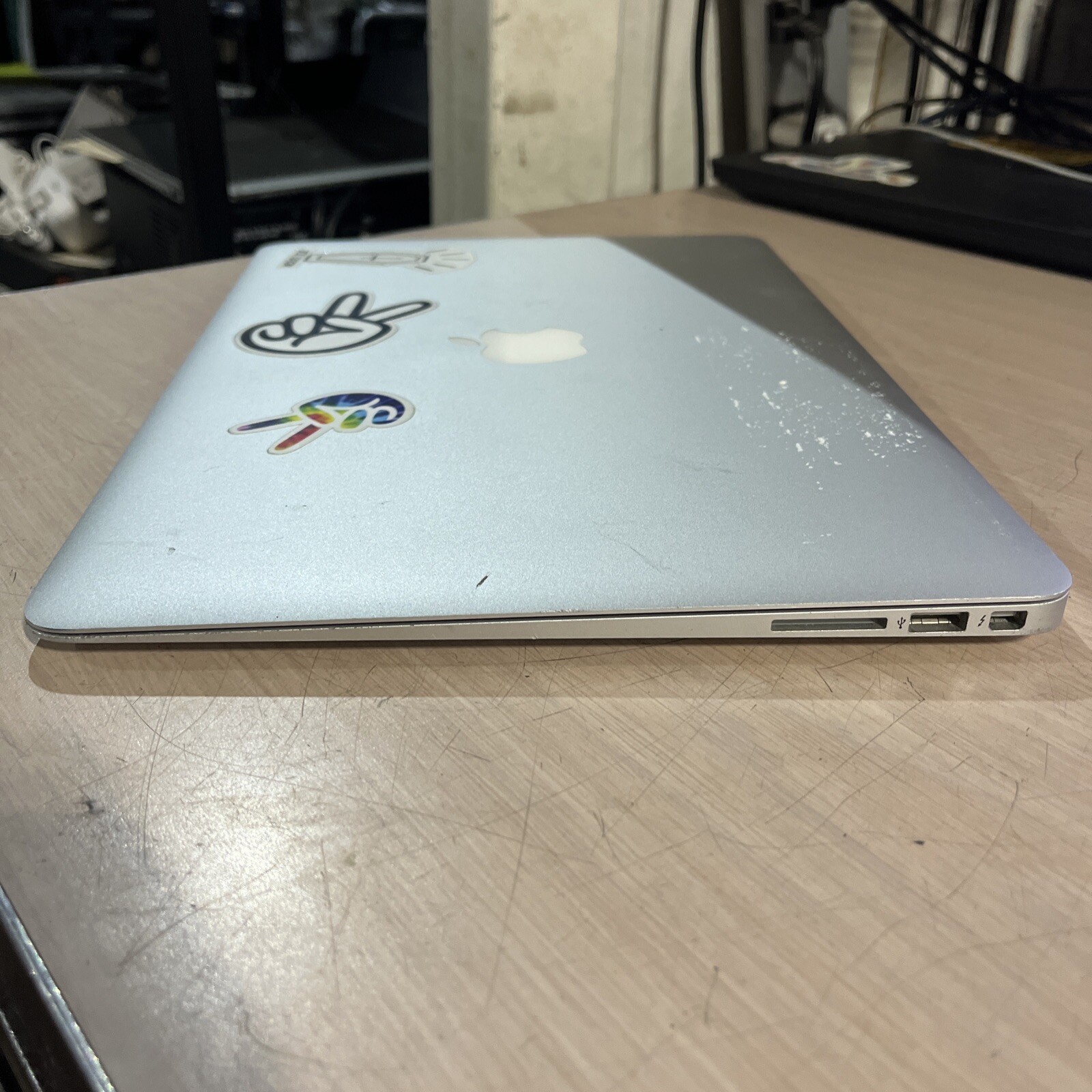 APPLE MACBOOK AIR 13″ MID-2013 CORE I5-4250U 1.3GHZ 4GB RAM ,