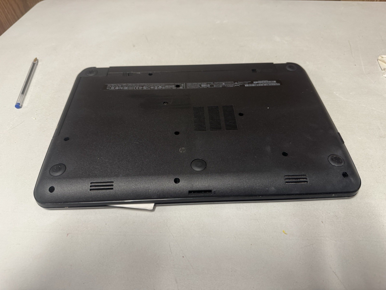 HP Laptop 15.6” Intel Core i3-5010U 2.10GHz 8GB RAM No HDD No Charger As-Is
