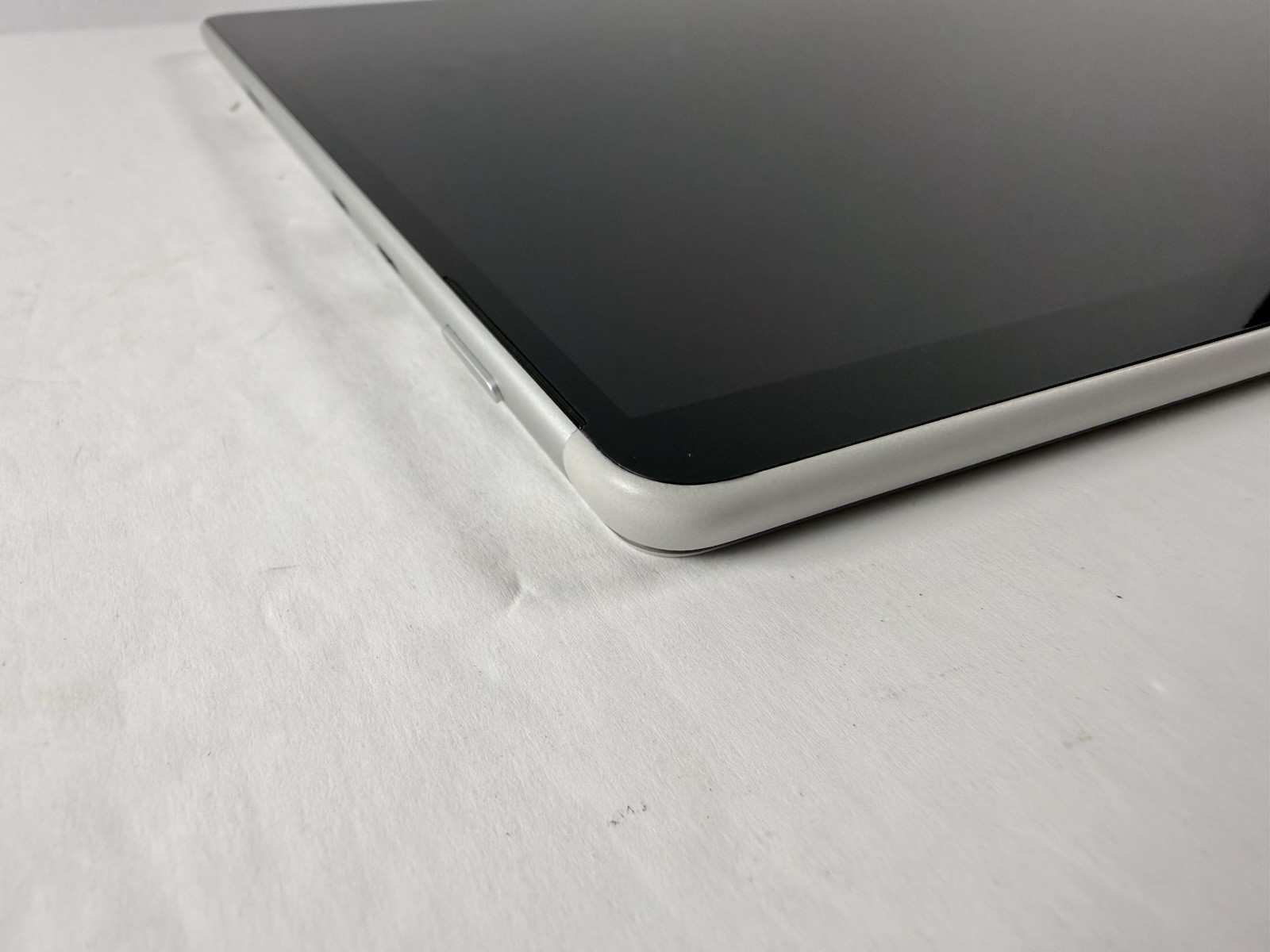 Microsoft Surface Pro 8 (1982) i5-1145G7 – 16GB RAM – 256GB 120Hz – Win 11 Pro