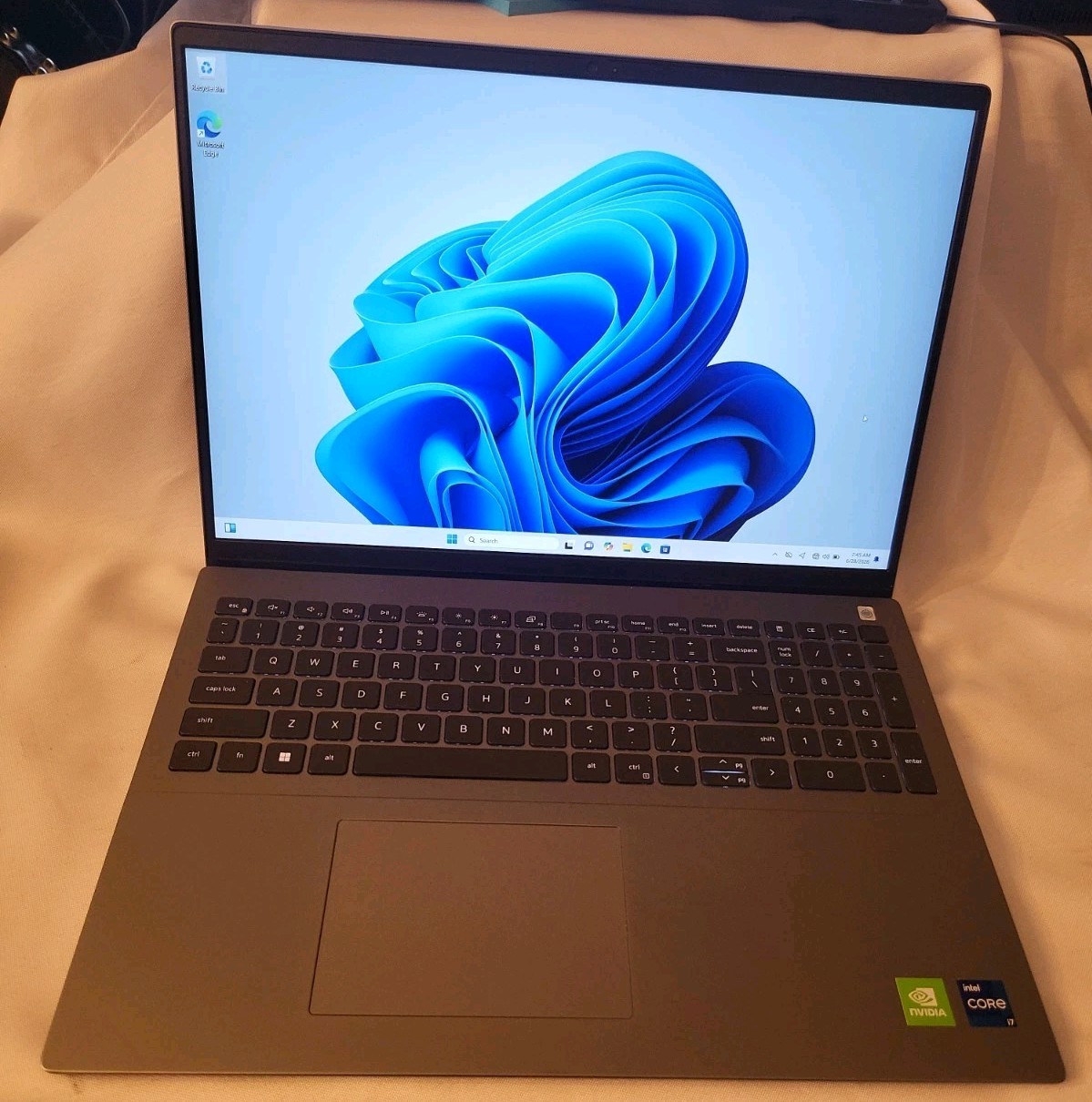 Dell Vostro 5620 i7-1260P 16GB RAM 512GB SSD NVIDIA MX570 16″ FHD Win11