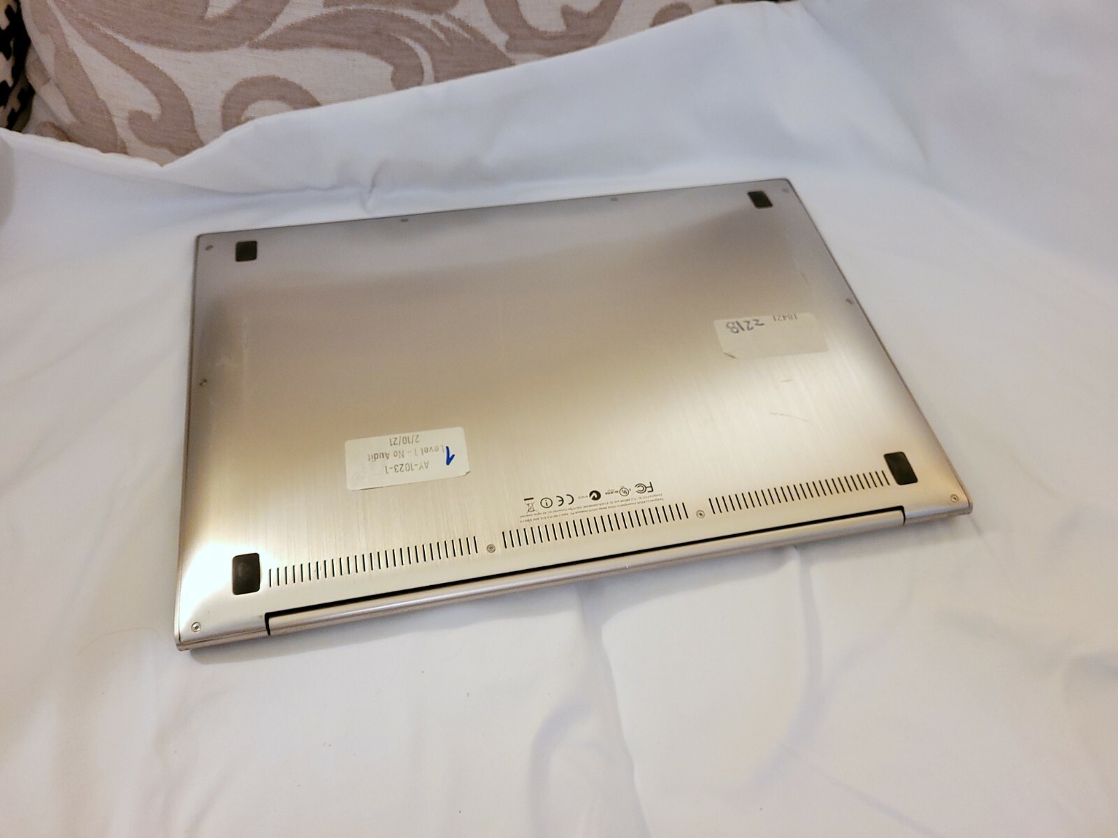 ASUS ZENBOOK UX31E CORE I5-2557M @ 1.4 GHz / 4 GB RAM / 128GB SSD / 13.3″ LED 16