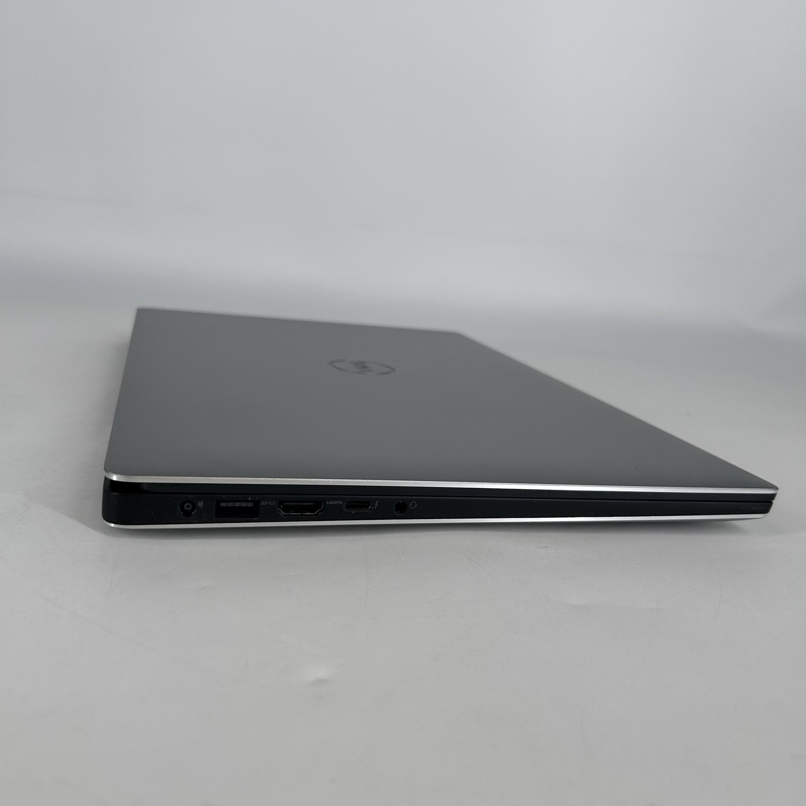 Dell XPS 15 9560 FHD i7-7700HQ 2.80GHz 16GB 512GB SSD GTX 1050 Good