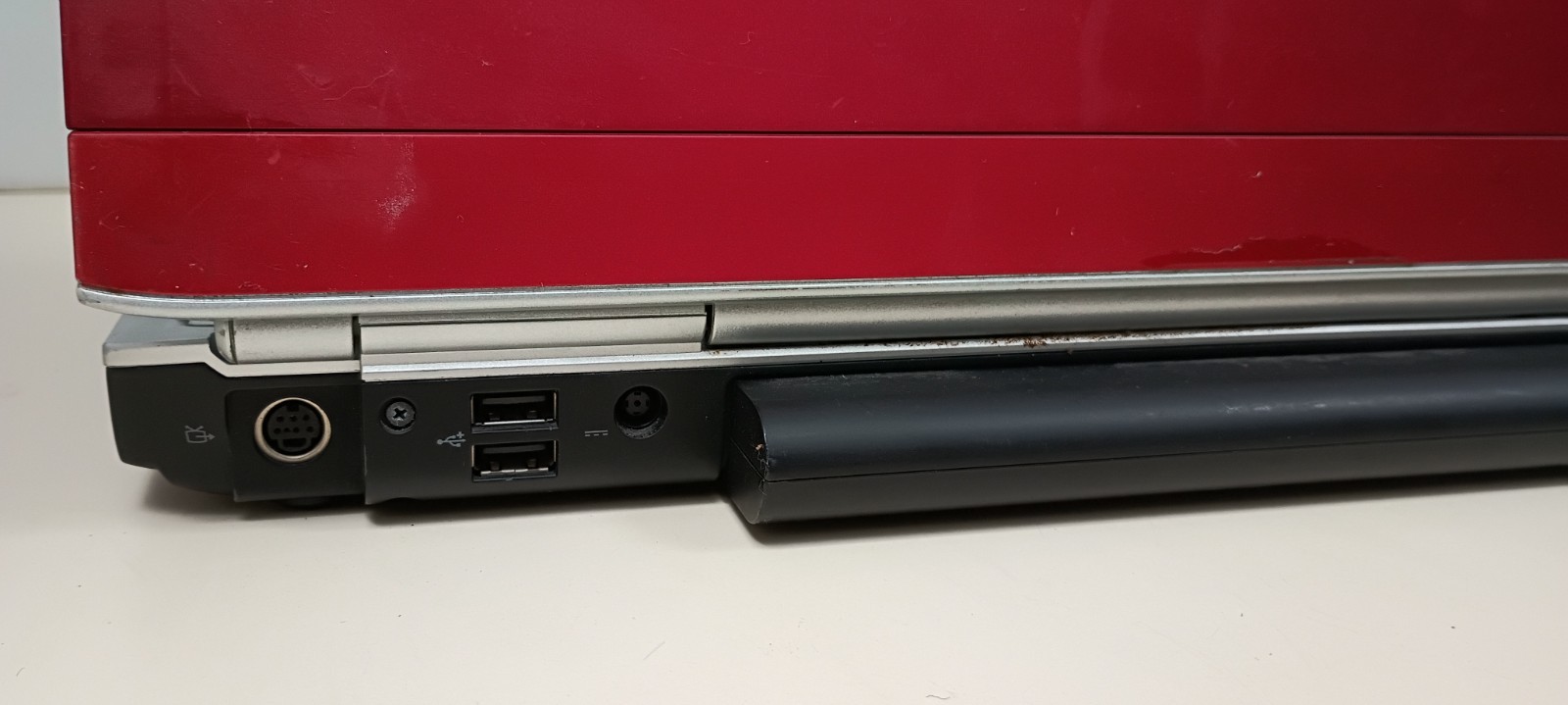 Dell Inspiron 1720 17″ 1440×900 CORE2DUO T7700 2.40GHz 120GB ssd 4GB RAM NO OS
