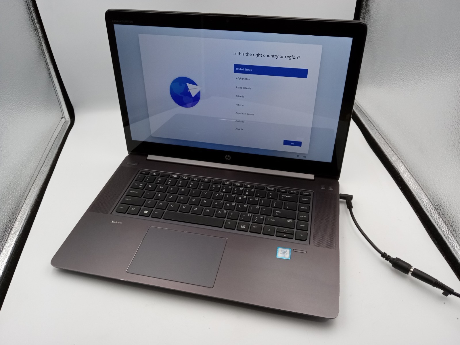 HP ZBook Studio G3 15″ Touchscreen i7-6820HQ 4GB 128GB Win11 – NO BATTERY -RR