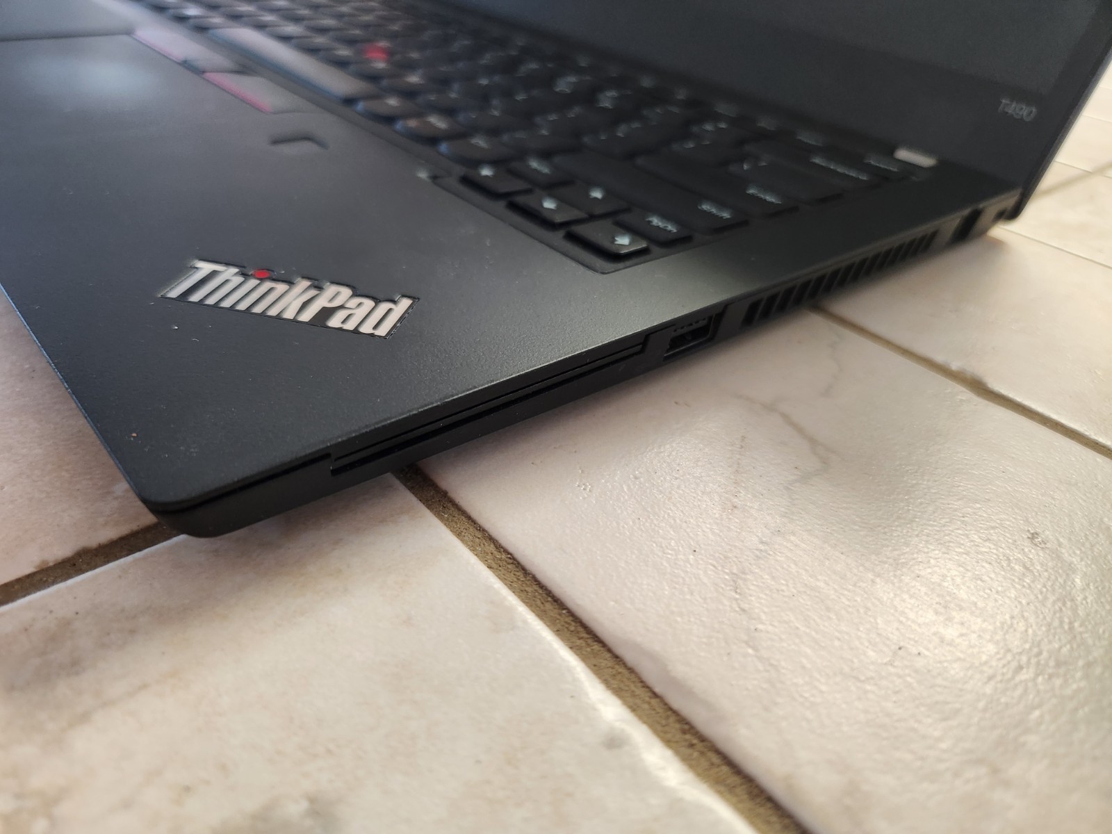 Lenovo ThinkPad T490 | i5-8265U | 8GB RAM | 256GB SSD | Win 11 Pro