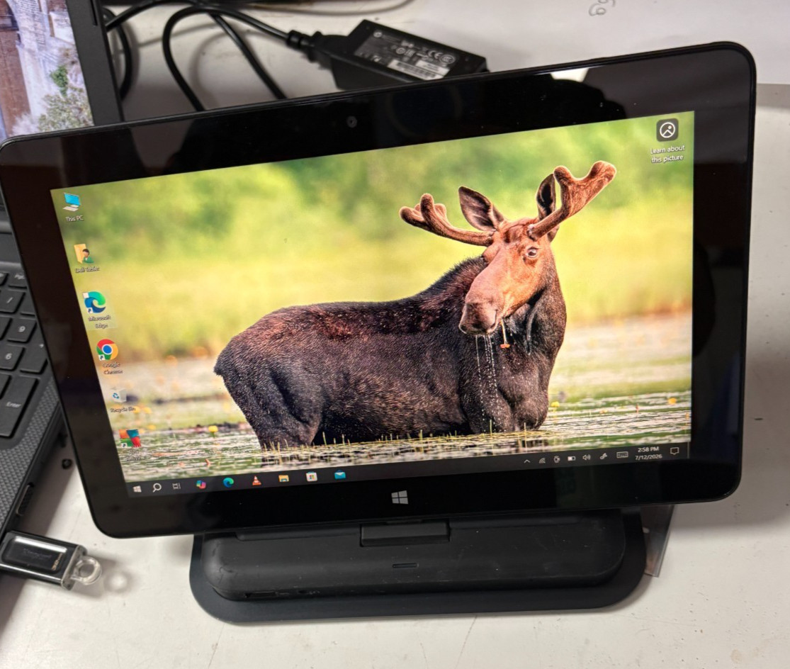 Dell Portable Computer Tablet T07G Windows 10 Pro w/Docking Station/Power Adaptr