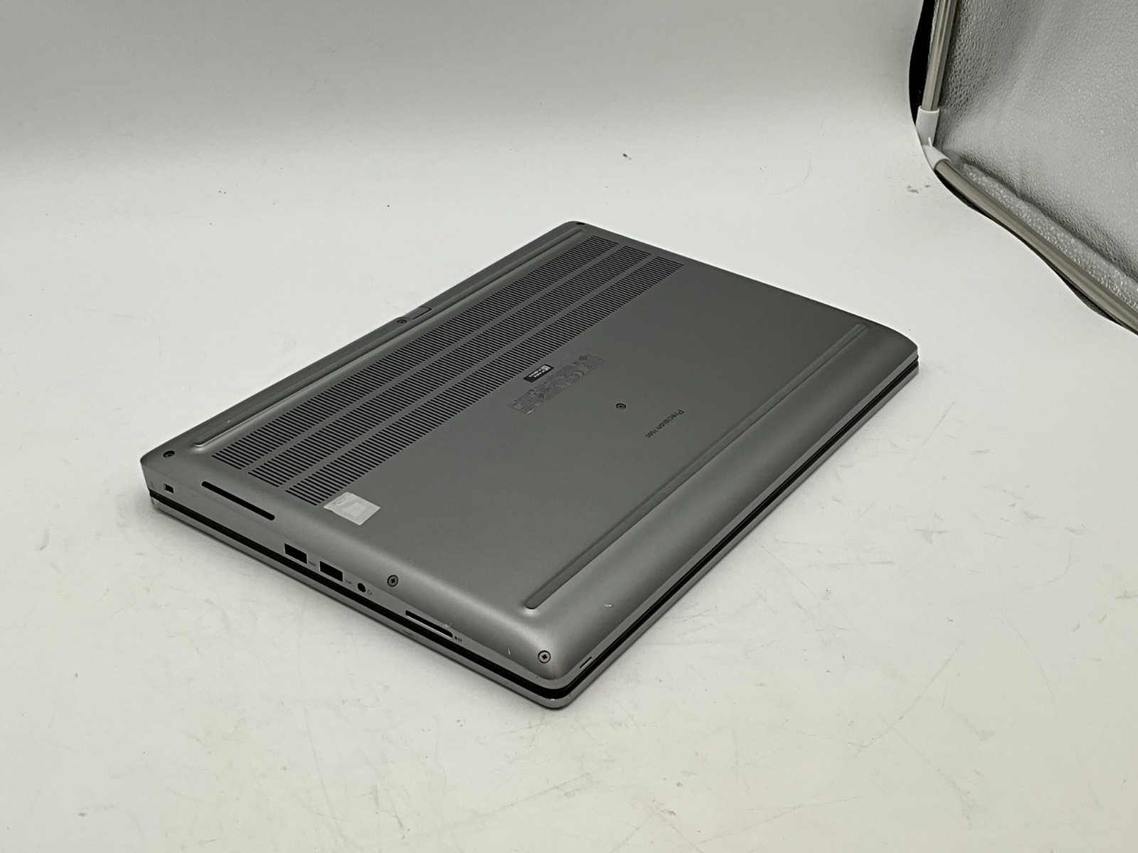 DELL Precision 7560 i7-11850H 2.50g 32GB 1TB T1200 15.6″ WIN11 Laptop 42JG2J3