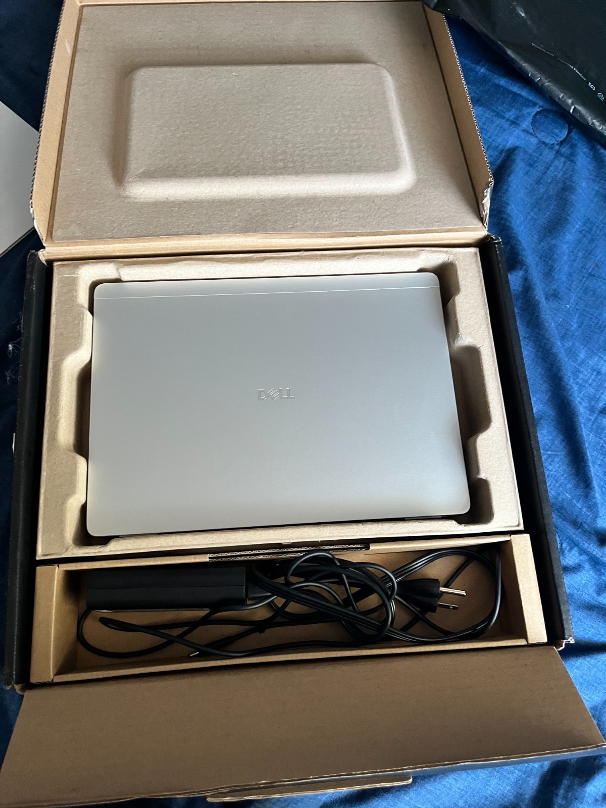 Dell Pro 13 Plus PB13255 13.3″ Copilot+ PC Notebook – AMD Ryzen 7 PRO 250 – 16 G