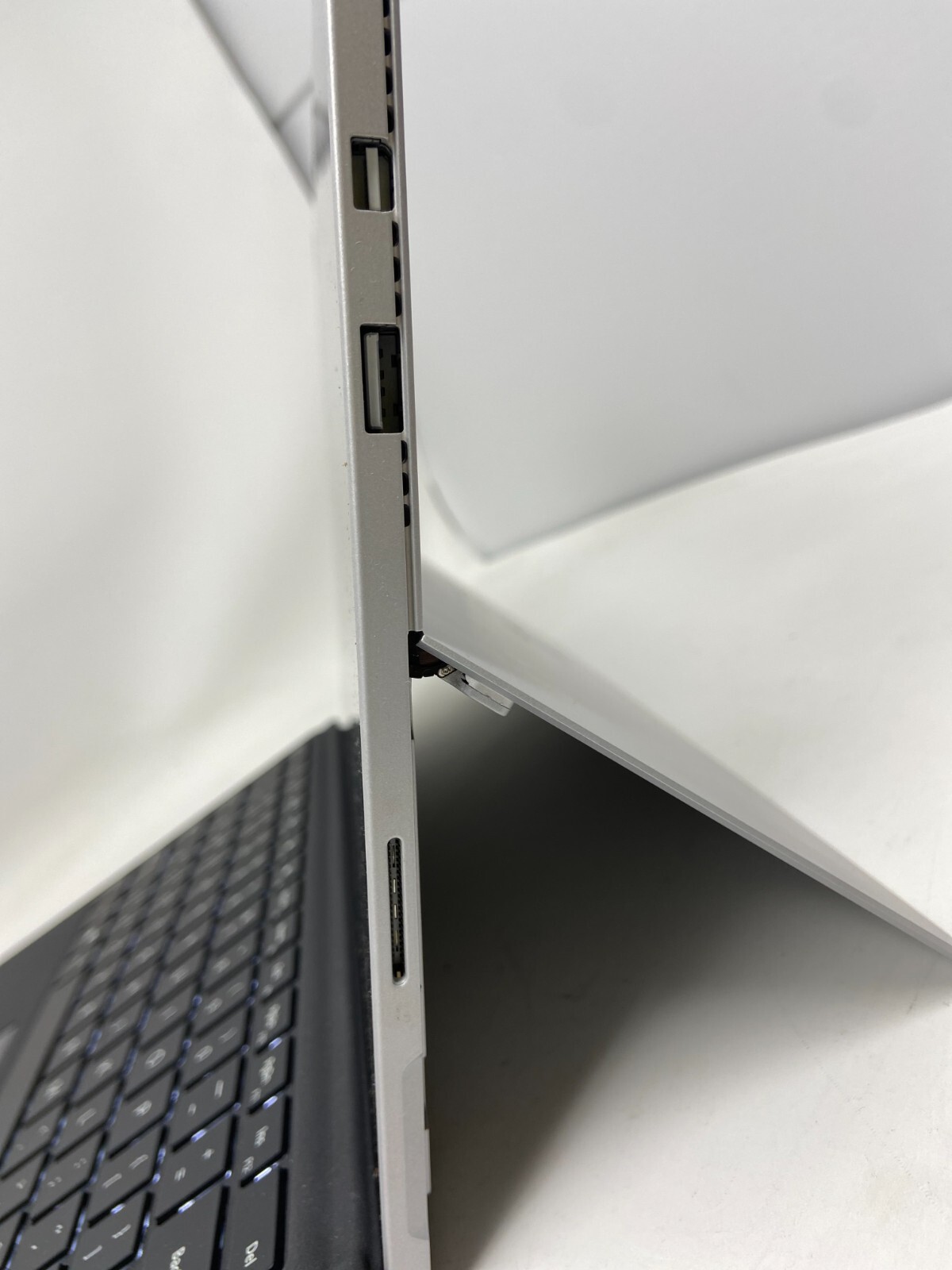 Microsoft Surface Pro 4 Core m3-6y30 2.2GHz 4GB RAM 128GB SSD Win 10 Tablet