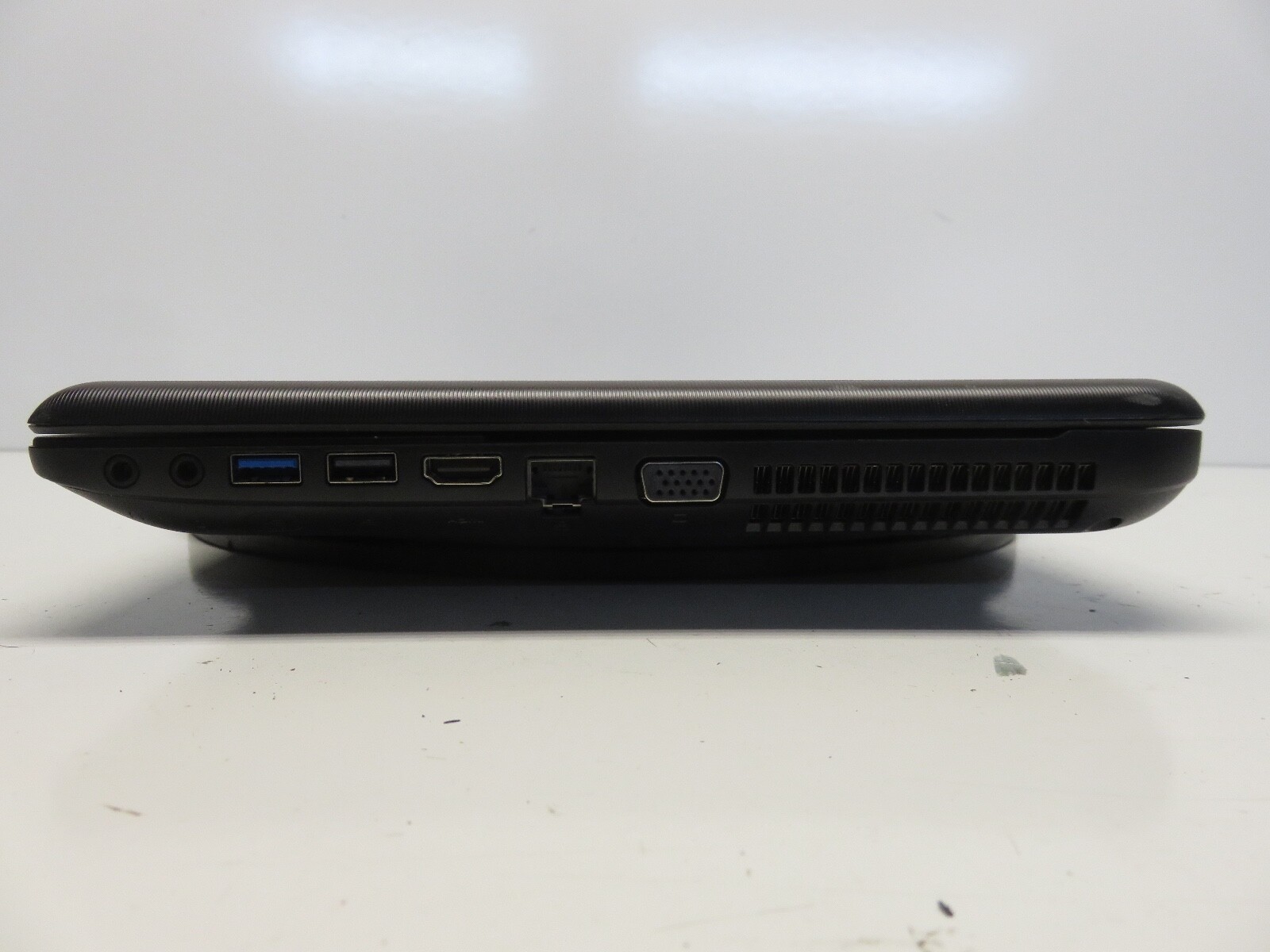 Toshiba Satellite C55D-A5240NR AMD E1-1200 1.4GHz 4 GB NO HDD No Batt