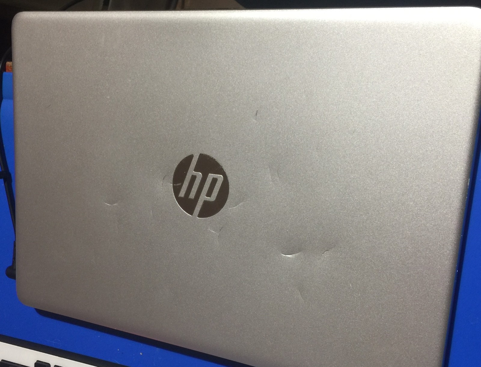 HP dk0002dx 14″ AMD A9-9425 3.1GHz 4GB RAM Radeon R5 128GB SSD DAMAGED SCREEN