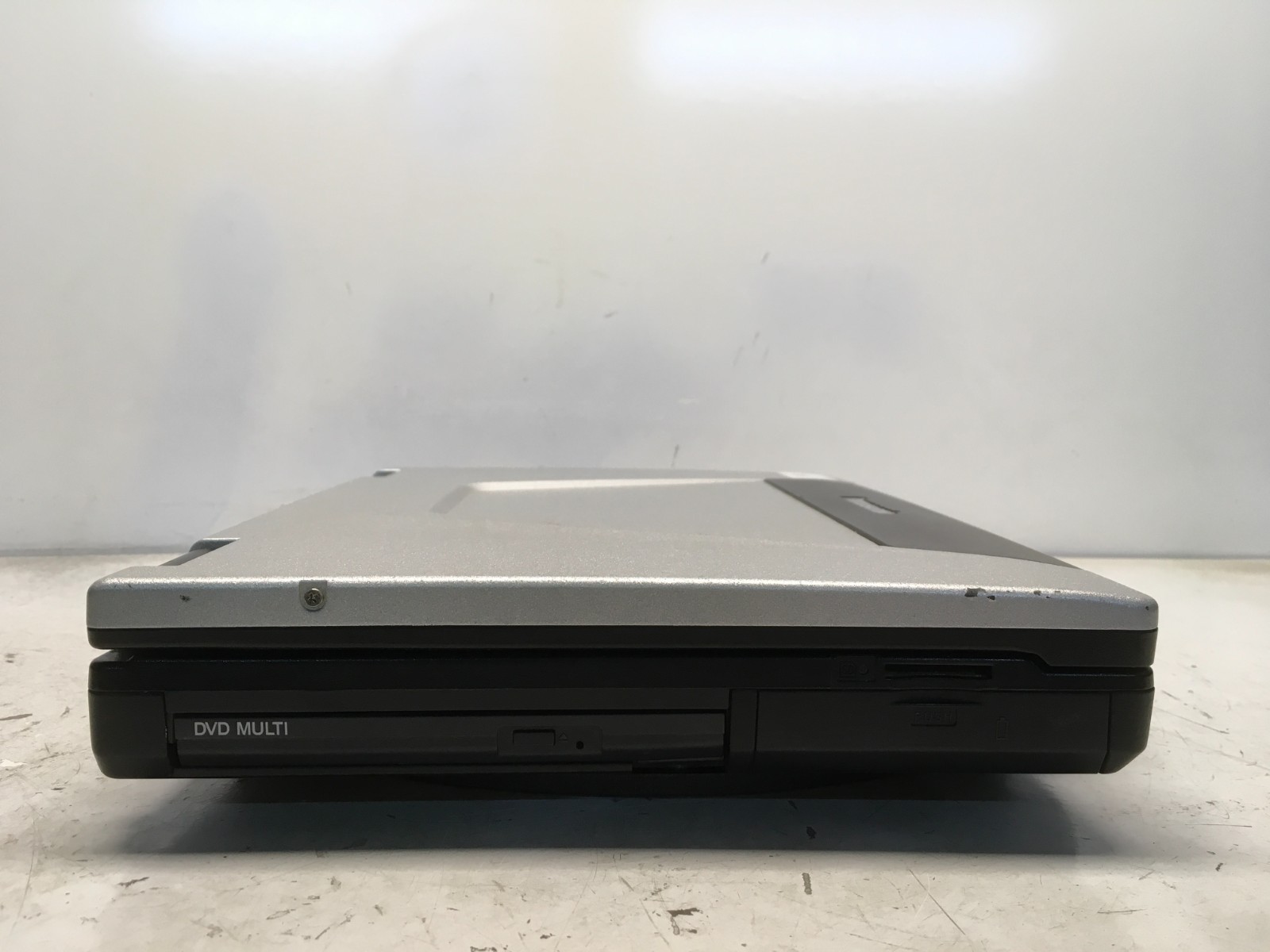 Panasonic CF-52 Intel i3-330M 2.13GHz No RAM NO HDD No Batt