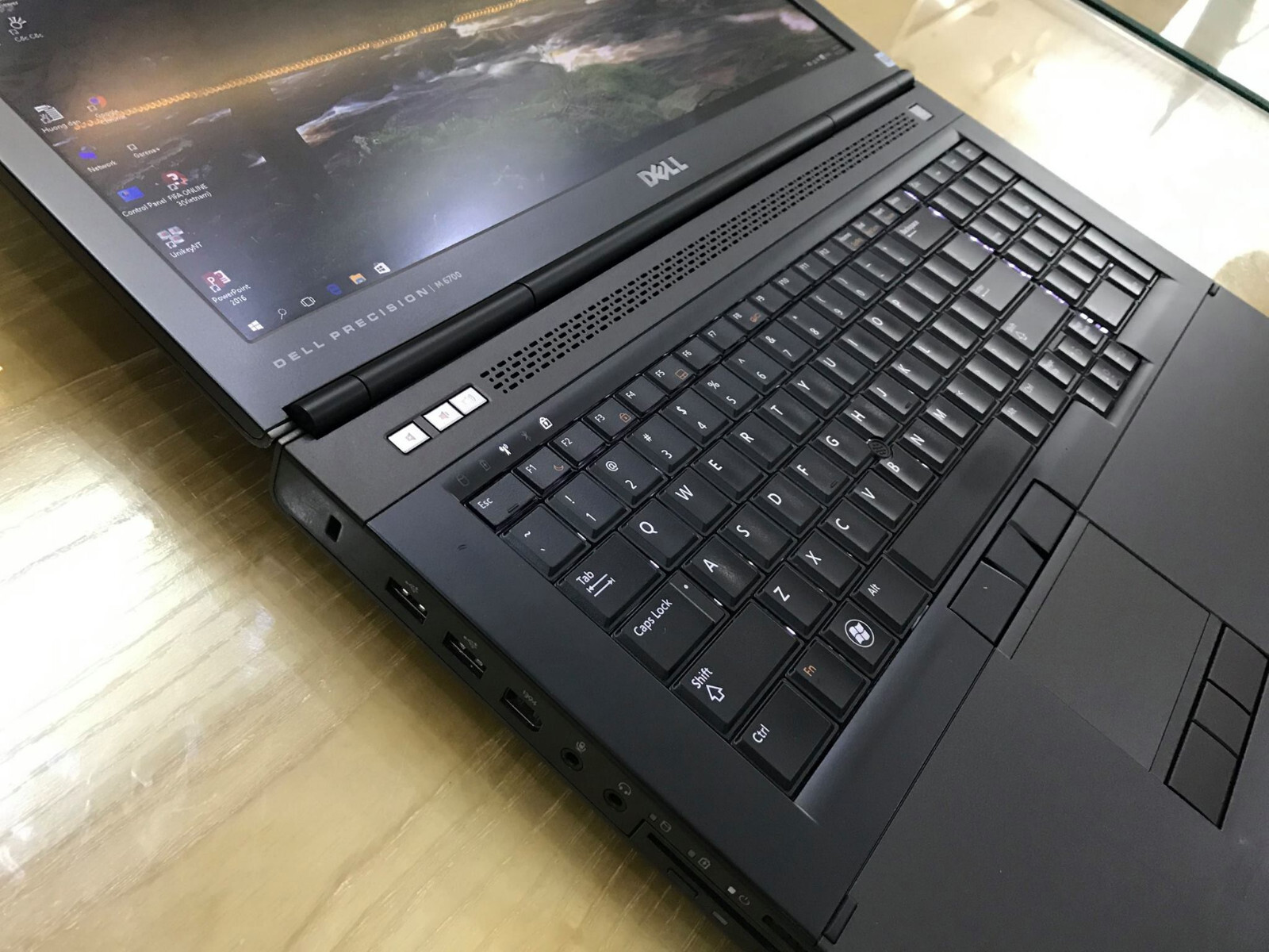 Workstation DELL M6700 17.3″ i7-Quad 4TB SSD (2x2TB) 32GB DVDRW Quadro K3100M 4G