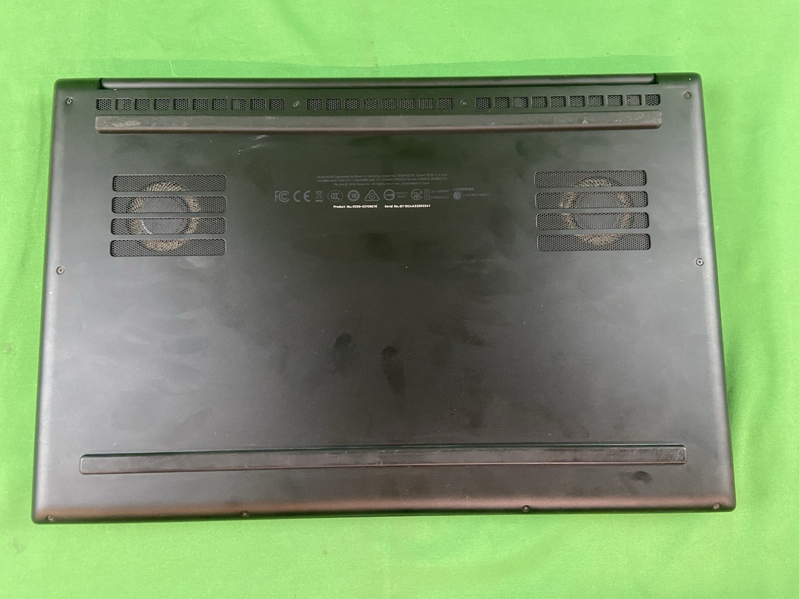 Razer Blade RZ09-0270 15.6″ i7-8750H 16GB RAM 512GB+128GB SSD GeForce GTX 1060