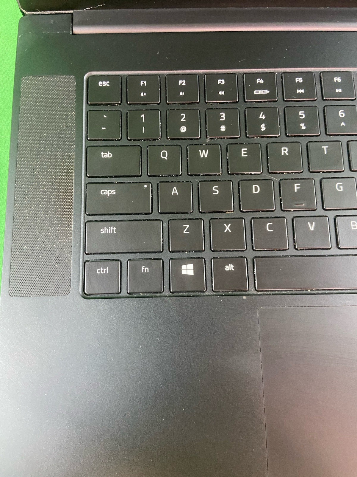 Razer Blade RZ09-0270 15.6″ i7-8750H 16GB RAM 512GB+128GB SSD GeForce GTX 1060