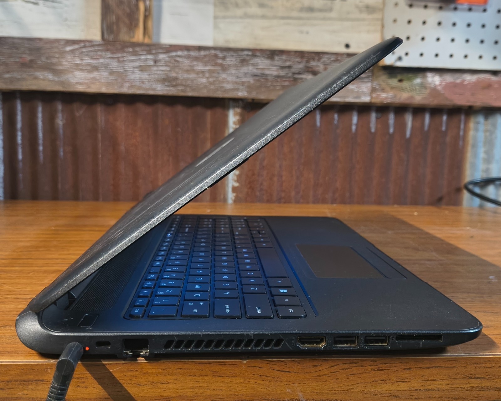 HP Notebook 15-f387wm – Bad Battery – (Win11 / AMD A8 / Radeon / 12GB / SSD / DV
