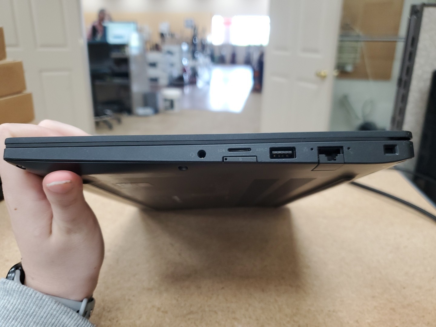 Dell Latitude 7480 14” i5-6300U 2.4GH 8GB DDR4 256GB SSD Win 11 042926-1