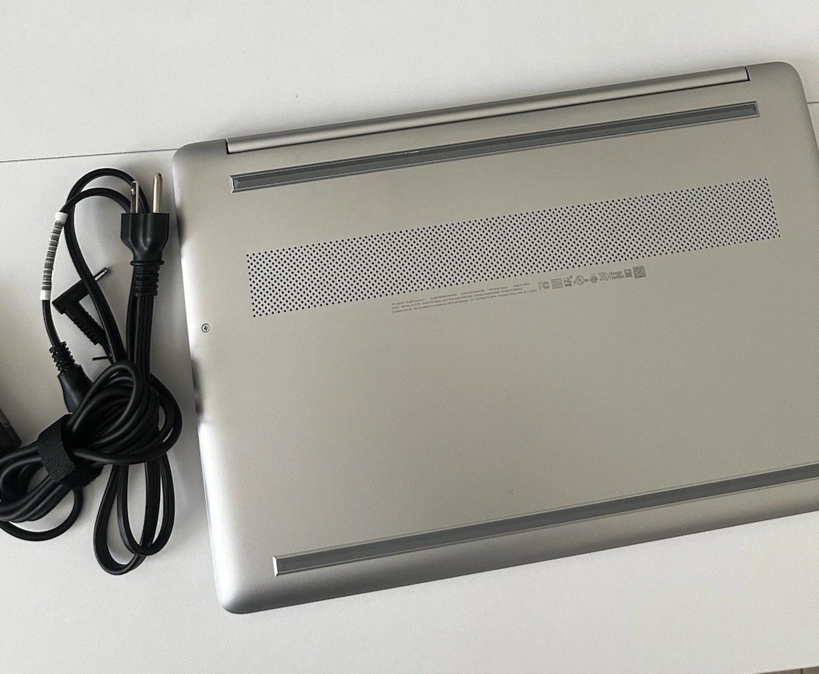 HP 15.6″ (256 GB SSD, Intel Core i3, 4.10 GHz, 8 GB) Laptop-Silver (15-DY2702DX)
