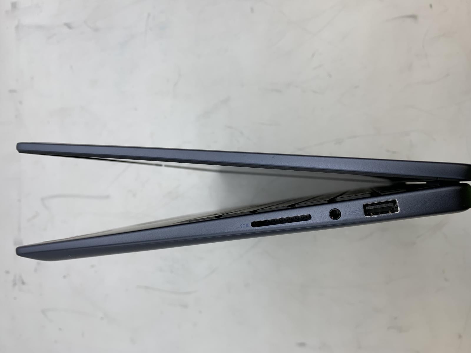 Dell Inspiron 14 7440 2-in-1 AMD Ryzen 7 8840HS 512GB SSD 16GB DDR5 W11P
