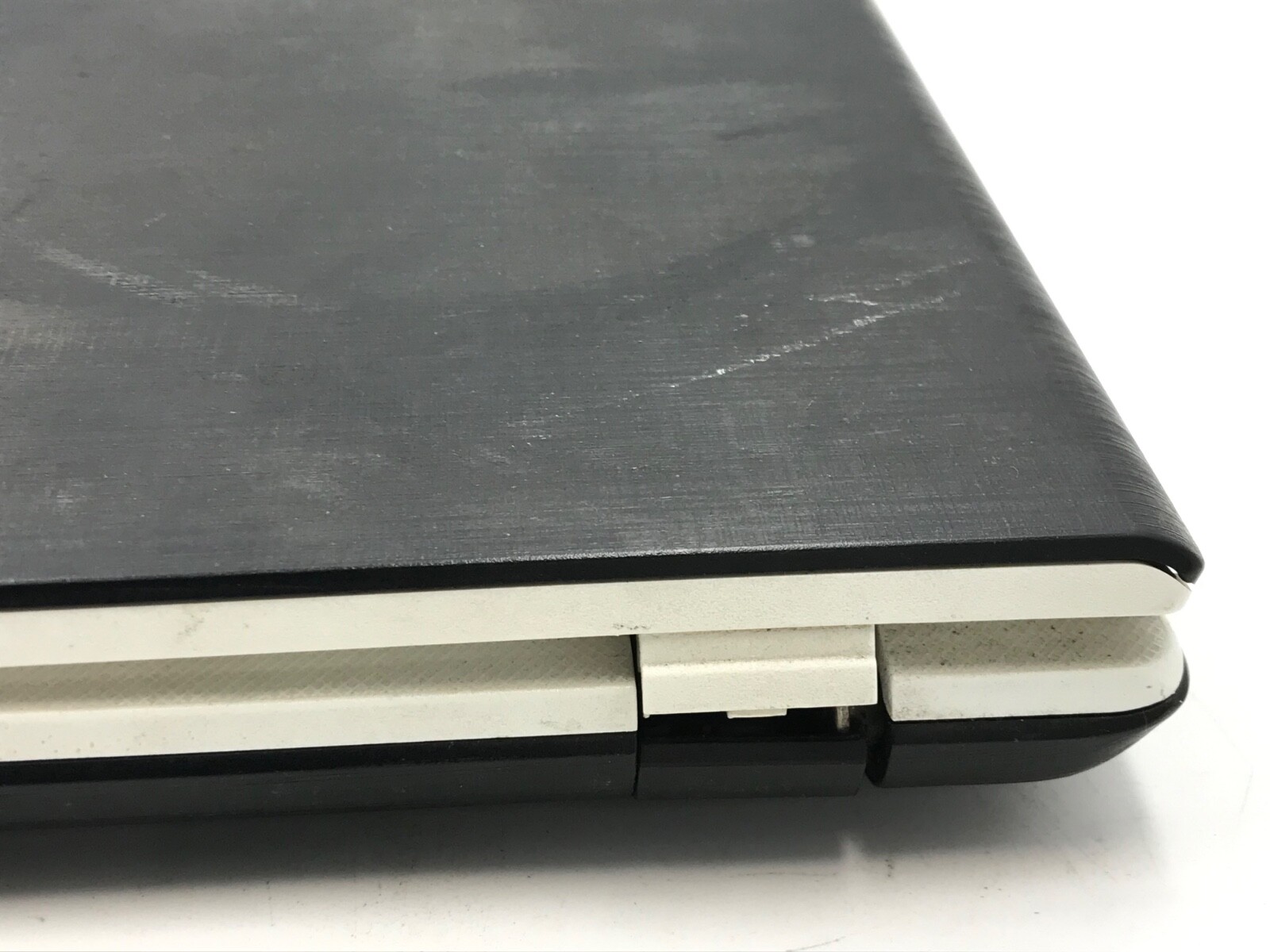 Acer Aspire E5-573 15″ Laptop Intel Core i5 4th Gen. – NO POWER/BAD HINGE – MZ